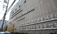 강을 바라보며 기도처럼 시를 쓰다